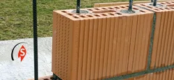 Armo® — Vertikal bewehrtes Backsteinmauerwerk