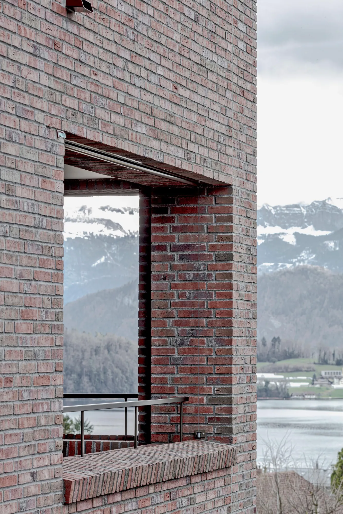 Fensterlaibung in Klinkermauerwerk, Bodenweid